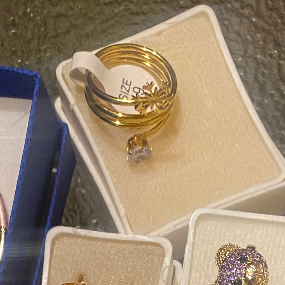 Laminated Gold Ring White Stone - image 1